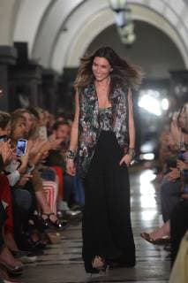 Mexican designer Sandra Weil greets after presents her creations during the Mexico s Fashion Week in Mexico City, Mexico, on 1 April 2019. Mexico s Fashion Week !ACHTUNG: NUR REDAKTIONELLE NUTZUNG!  Copyright: xSashenkaxGutierrezx AME4731 20190402-636897827911863122