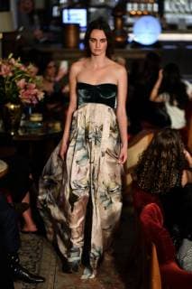 (190402) -- MEXICO CITY, April 2, 2019 (Xinhua) -- A model presents a creation at the Sandra Weil Show during the <span>Mercedes-Benz< span> Fashion Week Mexico City in Mexico City, Mexico, April 1, 2019. (Xinhua Xin Yuewei) MEXICO-MEXICO CITY-FASHION WEEK 