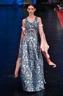 (190403) -- MEXICO CITY, April 3, 2019 (Xinhua) -- A model presents a creation at the Alexia Ulibarri Show during the Mercedes-Benz Fashion Week Mexico City in Mexico City, Mexico, April 2, 2019. (Xinhua Xin Yuewei) MEXICO-MEXICO CITY-FASHION WEEK 