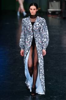 (190403) -- MEXICO CITY, April 3, 2019 (Xinhua) -- A model presents a creation at the Alexia Ulibarri Show during the Mercedes-Benz Fashion Week Mexico City in Mexico City, Mexico, April 2, 2019. (Xinhua Xin Yuewei) MEXICO-MEXICO CITY-FASHION WEEK 