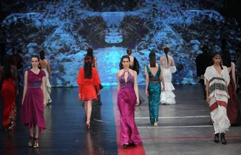 Models present creations by Mexican brand Lydya Lavin during the Mexico s Fashion Week, in Mexico City, Mexico, on 4 April 2019. Mexico s Fashion Week !ACHTUNG: NUR REDAKTIONELLE NUTZUNG!  Copyright: xMarioxGuzmánx AME6596 20190405-636900411921422544