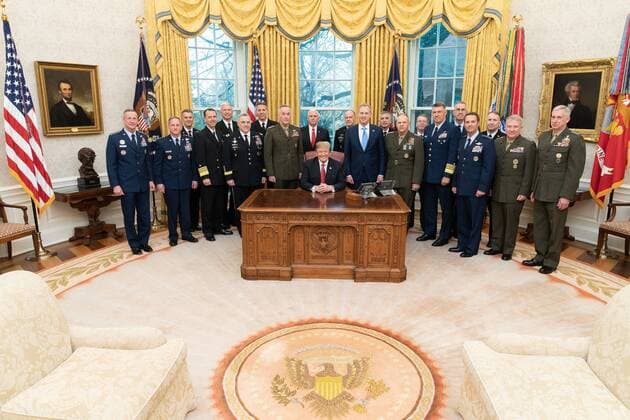 News Themen der Woche KW14 News Bilder des Tages April 4, 2019 - Washington, D.C., U.S. - President Donald J. Trump and Vice President Mike Pence are briefed by Senior Military Leadership Wednesday, April 4, 2019, in the Cabinet Room of the Washington U.S. - ZUMAz03_ 20190404_sha_z03_861 Copyright: xWhitexHousex