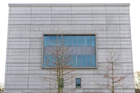Bauhaus-Museum Weimar (Foto vom 02.04.2019). Anlaesslich des 100-jaehrigen Jubilaeums des 1919 in Weimar gegruendeten Staatlichen Bauhauses eroeffnet am 06. Aptil 2019 das neue Bauhaus-Museum Weimar und praesentiert Schaetze der weltweit aeltesten Bauhaus-Sammlung. Als Ort der offenen Begegnung und Diskussion erinnert es an die fruehe Phase der bedeutendsten Design- und Kunstschule des 20. Jahrhunderts und verknuepft deren Geschichte mit Fragen zur Lebensgestaltung von Heute und Morgen. Das Neue Museum in Weimar *** Bauhaus Museum Weimar Photo from 02 04 2019 On the occasion of the 100th anniversary of the State Bauhaus founded in 1919 in Weimar, the new Bauhaus Museum Weimar opens on 06 Aptil 2019 and presents treasures of the worlds oldest Bauhaus collection As a place of open encounter and discussion, it recalls the early phase of the Copyright: epd-bild MaikxSchuck EDITORIAL USE ONLY