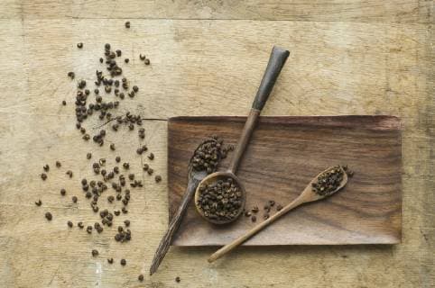 Wooden spoons with Szechuan Pepper  ASF06290