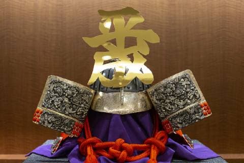 April 5, 2019 - Tokyo, Japan - An ornamental samurai helmet Kabuto decorated with a pure gold made imperial era name Heisei goes on sale in Tokyo. Japan s jeweler Tanaka Kikinzoku Jewelry is selling a pure 24K gold made Heisei-era calligraphy on a pure silver made samurai helmet, weighing 400g and priced 6,000,000 yen (approx. US$ 53,691) at their Ginza shop, to celebrate the Heisei Era ending with the abdication of the Emperor Akihito next April 30. Tokyo Japan - ZUMAm191 20190405_zap_m191_001 Copyright: xRodrigoxReyesxMarinx