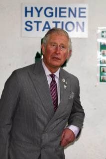 Le prince Charles, prince de Galles visite officielle à la brasserie St Austell. PAP03192162 ST AUSTELL, ENGLAND - APRIL 05: Prince Charles, Prince of Wales laughs as he makes an official visit to St Austell Brewery on April 05, 2019 in St Austell, England. 237450 2019-04-05 St Austell Royaume Uni Prince Charles de Galles (Angleterre)  Copyright: xPapixsx xStarfacex STAR_237450_003