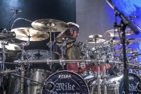 The Neal Morse Band Konzert in Halle Der US-Amerikanische Progressive Gitarrist und Sänger Neal Morse mit seiner The Neal Morse Ban auf The Great Adventure Tour in der Halle D des Leipziger Werk 2. Der Band gehören neben Morse ,der ehemalige Dream Theater Schlagzeuger Mike Portnoy, der Bassist Randy George, der Gitarrist Eric Gillette sowie Bill Hubauer an.