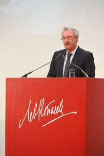 Luxemburgs Aussenminister Jean Asselborn redet am 07.04.2019 in Köln bei der Verleihung des Lew Kopolew Preis für Frieden und Menschenrechte 2019, der dieses Jahr an den Kapitän Claus Peter Reisch und die Dresdner Seenotrettungsinitiative Mission Lifeline e.V verliehen wurde.