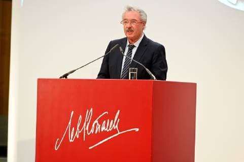 Luxemburgs Aussenminister Jean Asselborn redet am 07.04.2019 in Köln bei der Verleihung des Lew Kopolew Preis für Frieden und Menschenrechte 2019, der dieses Jahr an den Kapitän Claus Peter Reisch und die Dresdner Seenotrettungsinitiative Mission Lifeline e.V verliehen wurde.