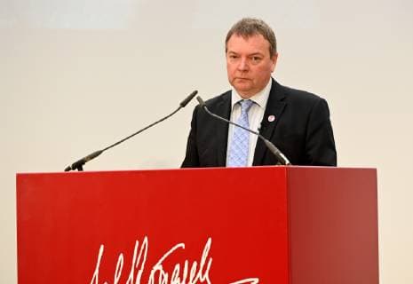 Der Preisträger Lifeline -Kapitän Claus-Peter Reisch am 07.04.2019 in Köln bei der Verleihung des Lew Kopolew Preis für Frieden und Menschenrechte 2019, der dieses Jahr an den Kapitän Claus Peter Reisch und die Dresdner Seenotrettungsinitiative Mission Lifeline e.V verliehen wurde.