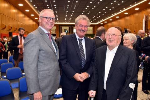 Chef der Kreissparkasse Köln Alexander Wüerst, Luxemburgs Aussenminister Jean Asselborn und Politiker Norbert Blüm , l-r, am 07.04.2019 in Köln bei der Verleihung des Lew Kopolew Preis für Frieden und Menschenrechte 2019, der dieses Jahr an den Kapitän Claus Peter Reisch und die Dresdner Seenotrettungsinitiative Mission Lifeline e.V verliehen wurde.