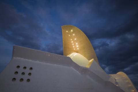 Architektur von Santiago Calatrava Spain, Canary Islands, Tenerife, Santa Cruz de Tenerife, Auditorio de Tenerife Adan Martin designed by Santiago Calatrava, dusk  Copyright: xWalterxBibikowx EU27 WBI1532