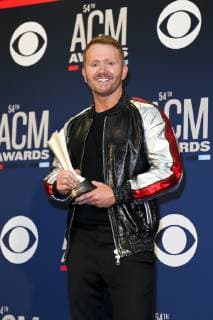 April 7, 2019 - Las Vegas, Nevada, United States - Shane McAnally holds the trophy for winning ACM Songwriter of the Year at the 54th Academy of Country Music Awards at MGM Grand Arena in Las Vegas, Nevada. Las Vegas United States - ZUMAw109 20190407_zap_w109_070 Copyright: xDebbyxWongx