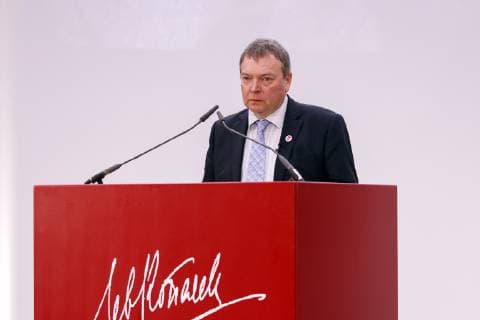 Claus-Peter Reisch bei der Verleihung des Lew Kopelew Preis für Frieden und Menschenrechte 2019, der dieses Jahr an den Kapitän Claus Peter Reisch und die Dresdner Seenotrettungsinitiative Mission Life e.V. verliehen wurde, in der Zentrale der Kreissparkasse Köln am Neumarkt. Köln, 07.04.2019