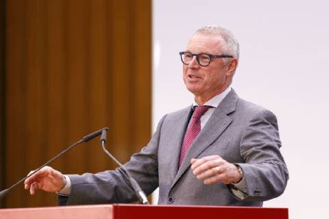 Alexander Wüerst bei der Verleihung des Lew Kopelew Preis für Frieden und Menschenrechte 2019, der dieses Jahr an den Kapitän Claus-Peter Reisch und die Dresdner Seenotrettungsinitiative Mission Life e.V. verliehen wurde, in der Zentrale der Kreissparkasse Köln am Neumarkt. Köln, 07.04.2019