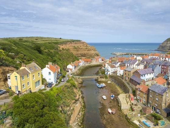 A view across Staithes in North Yorkshire. Copyright: xGaryxSmith LOOPxIMAGESx GKS12518016