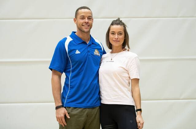 09.04.2019, xfux, Basketball BBL, Frankfurt Skyliners Training und Pressekonferenz Bachelor Andrej Mangold, azspor, wispor, emspor, emonline, v.l. Andrej Mangold (Fraport Skyliners Frankfurt) mit seiner Freundin Jennifer Lange Frankfurt