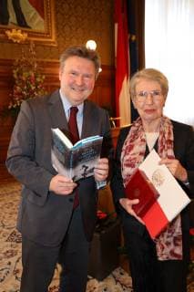Goldene Ehrenzeichen an Barbara Frischmuth Wien, Rathaus, 09. 04. 2019 Michael LUDWIG, Barbara FRISCHMUTH