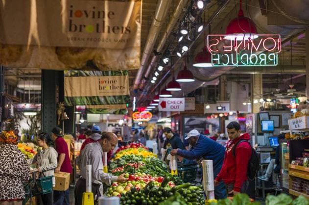 USA, Pennsylvania, Philadelphia, Reading Terminal Market, food market interior  Copyright: xWalterxBibikowx US39 WBI0204