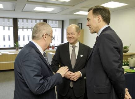 Bundesfinanzminister Olaf Scholz, SPD, trifft Bill Morneau,(R) Finanzminister von Kanada und den Finanzminister von Mexiko, Carlos Manuel Urzua Macias (L). Bundesfinanzminister Scholz nimmt in Washington an der IWF-Fruehjahrstagung teil. 11.04.2019 Washington USA