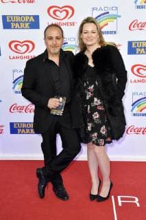Erdogan Atalay mit Gattin Katja Ohneck bei der Verleihung des 22. Radio Regenbogen Award 2019 in der Europa-Park Arena. Rust, 12.04.2019