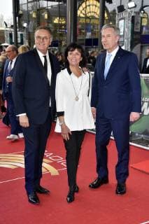 Roland Mack mit Ehefrau Marianne Mack und Christian Wulff bei der Verleihung des 22. Radio Regenbogen Award 2019 in der Europa-Park Arena. Rust, 12.04.2019