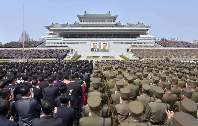 News Themen der Woche KW15 News Bilder des Tages Celebration of Kim Jong Un s re-election North Korean citizens take part in an event at Kim Il Sung Square in Pyongyang on April 13, 2019, to celebrate after parliament re-elected Kim Jong Un as the country s leader earlier in the week. 