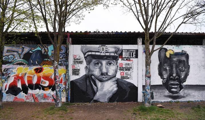 News Bilder des Tages Tuebingen 13.04.2019 Der letzte Bulle: ein Grafitti Portrait von Tuebingens Oberbuergermeister Boris Palmer (Die Gruenen) an einer legalen Graffitiwand in Tuebingen mit Bildzeitungs Schlagzeilen