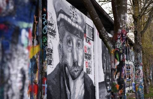 Tuebingen 13.04.2019 Der letzte Bulle: ein Grafitti Portrait von Tuebingens Oberbuergermeister Boris Palmer (Die Gruenen) an einer legalen Graffitiwand in Tuebingen mit Bildzeitungs Schlagzeilen