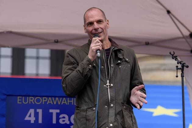 News Themen der Woche KW15 News Bilder des Tages Berlin, Pulse of Europe Deutschland, Berlin - 14 04 2019: Kundgebung von Pulse of Europe unter dem Motto Für den Erhalt der Europäischen Union auf dem Gendarmenmarkt in Berlin. Im Bild ist Yanis Varoufakis (ehemaliger griechische Finanzminister, Spitzenkandidat DiEM25) zu sehen. Berlin Berlin Deutschland *** Berlin Pulse of Europe Germany Berlin 14 04 2019 Pulse of Europe rally under the motto For the preservation of the European Union at the Gendarmenmarkt in Berlin The picture shows Yanis Varoufakis, former Greek Finance Minister Top candidate DiEM25 Berlin Berlin Germany