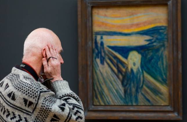 Entertainment Themen der Woche KW16 Entertainment Bilder des Tages MOSCOW, RUSSIA â€“ APRIL 15, 2019: A visitor looks at The Scream by Norwegian artist Edvard Munch at an exhibition of Munch s works at the Tretyakov Gallery. Mikhail Japaridze TASS  TS0A8486
