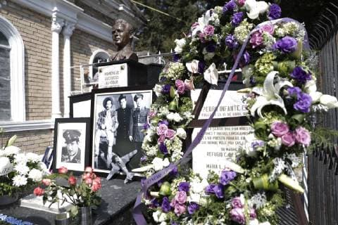 April 15, 2019 - EUM20190415ESP06.JPG.CIUDAD DE MEXICO, Aniversary Aniversario Pedro Infante.- Este lunes 15 de abril de 2019, se realiza el homenaje luctuoso a Pedro Infante en el panteon Jardin de la Ciudad de Mexico. El cantante y actor, considerado un idolo murio un dia como hoy pero de 1957. Foto: Agencia EL UNIVERSAL Ivan Stephens RDB. Copyright: xIvanxStephensx