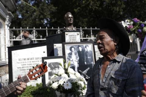 April 15, 2019 - EUM20190415ESP05.JPG.CIUDAD DE MEXICO, Aniversary Aniversario Pedro Infante.- Este lunes 15 de abril de 2019, se realiza el homenaje luctuoso a Pedro Infante en el panteon Jardin de la Ciudad de Mexico. El cantante y actor, considerado un idolo murio un dia como hoy pero de 1957. Foto: Agencia EL UNIVERSAL Ivan Stephens RDB. Copyright: xIvanxStephensx