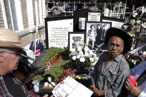 April 15, 2019 - EUM20190415ESP04.JPG.CIUDAD DE MEXICO, Aniversary Aniversario Pedro Infante.- Este lunes 15 de abril de 2019, se realiza el homenaje luctuoso a Pedro Infante en el panteon Jardin de la Ciudad de Mexico. El cantante y actor, considerado un idolo murio un dia como hoy pero de 1957. Foto: Agencia EL UNIVERSAL Ivan Stephens RDB. Copyright: xIvanxStephensx