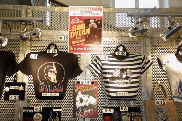 ( Bob DYLAN live in concert Wien, Konzerthaus, 16.04.2019 ) Bob Dylan Merchandising Wien Austria