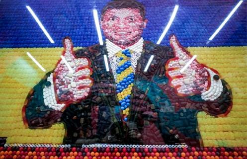 ST PETERSBURG, RUSSIA - APRIL 18, 2019: A 15kg picture showing a likeness of Ukraine s presidential candidate Volodymyr (Vladimir) Zelensky with the national Ukrainian colours behind, made from some 3,000 Roshen sweets, is on display at Sladky (Sweet) Museum at Nevsky Prospekt in St Petersburg; Roshen is a confectionery corporation owned by Ukraine s incumbent president Poroshenko who is also taking part in the 2019 Ukrainian presidential election. Alexander Demianchuk TASS  TS0A8A16