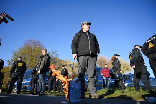 News Themen der Woche KW16 News Bildes des Tages Den racismedoemte og islamkritiske Rasmus Paludan, stifter af partiet Stram Kurs, demonstrerer ved Greve Idraetscenter fredag den 19. april 2019.. , Danmark *** The racist and Islam-critical Rasmus Paludan founder of the party Stram Kurs demonstrates at Greve Idraetscenter on Friday 19 April 2019 Denmark,  Copyright: PhilipxDavalix cop106 spdk20190419-182740-L