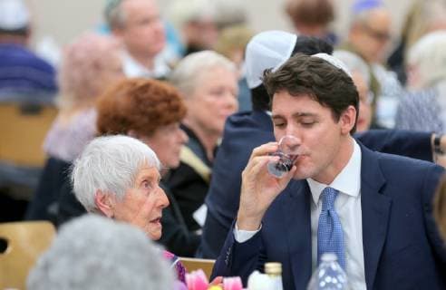 April 19, 2019 - Toronto, ONTARIO, Canada - Canadian Prime Minister Justin Trudeau participates in a Passover seder with members of the Jewish community on April 19, 2019 in North York, Ontario, Canada. Toronto Canada  - ZUMAn230 20190419_zaa_n230_636 Copyright: xCreativexTouchxImagingxLtdx