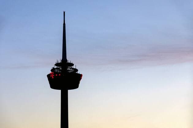 Der Kölner Fernsehturm Colonius gesehen vom Mediapark aus. Köln, 19.04.2019 *** The Colonius television tower in Cologne seen from the Mediapark in Cologne 19 04 2019 Foto:xC.xHardtx xFuturexImage