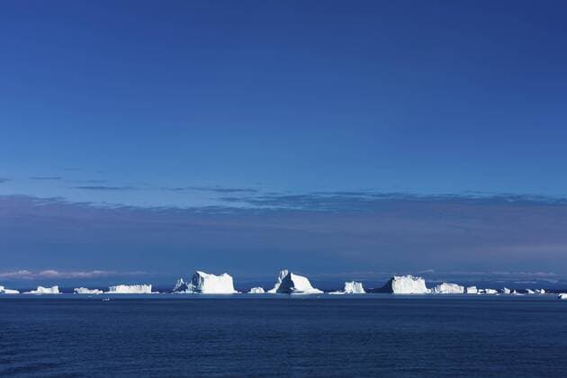 Eisberge im arktischen Meer, Scoresbysund, Ostgrönland, Grönland, Nordamerika Copyright: imageBROKER/KarlheinzxIrlmeier ibxkhi04872009.jpg