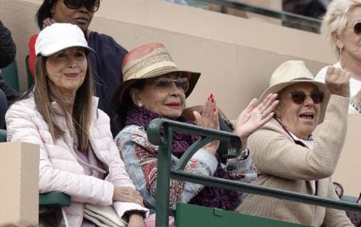 Entertainment Bilder des Tages Sängerin Dame Sherley Bassey als Zuschauerin, Italienischer Tennisspieler Fabio Fognini gewinnt das Halbfinale gegen Weltranglistenzweiter Rafael Nadal in zwei Sätzen mit 6-4, 6-2, Rolex Monte-Carlo Masters, Tennisturnier der ATP Masters 1000 Tour, Fürstentum Monaco