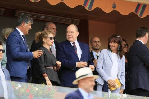 Fürst Albert II von Monaco in weiblicher Begleitung in der Fürstenloge, Italienischer Tennisspieler Fabio Fognini gewinnt das Halbfinale gegen Weltranglistenzweiter Rafael Nadal in zwei Sätzen mit 6-4, 6-2, Rolex Monte-Carlo Masters, Tennisturnier der ATP Masters 1000 Tour, Fürstentum Monaco