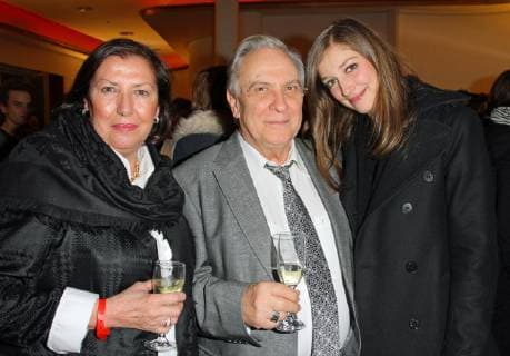 Film Small World 01.12.2010 Schauspielerin Alexandra Maria Lara (Alexandra Maria Platareanu) mit den Eltern Valentin + Doina Platareanu im Cinema Paris, Kurfuerstendamm 211, Berlin, bei der Premiere des Films - Small World - 01.12.2010 - *** Film Small World 01 12 2010 Actress Alexandra Maria Lara Alexandra Maria Platareanu with her parents Valentin Doina Platareanu in the Cinema Paris Kurfuerstendamm 211 Berlin at the premiere of the film Small World 01 12 2010