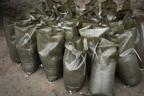April 21, 2019 - Rigaud, Quebec, Canada - Flooding caused by rain and rising rivers. With evacuation orders in place, hundreds of homes are at risk. In image, Rigaud resisidents fill sandbags. Rigaud Canada  - ZUMAogra 39978043st Copyright: xGilesxCampbellx