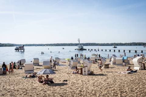 21.04.2019,Berlin,Deutschland,GER, Ostersonntag, Strandbad Wannsee, Orsteil Nikolassee, Bezirk Steglitz-Zehlendorf.