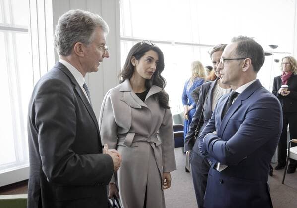 Bundesaussenminister Heiko Maas, SPD, Rechtsanwaeltin Amal Clooney und Botschafter Christoph Heusgen nach der Debatte des UN Sicherheitsrats zum Thema Sexuelle Gewalt in Konflikten unter dem Vorsitz Deutschlands. New York. 23.04.2019 New York USA *** Federal Foreign Minister Heiko Maas SPD Lawyer Amal Clooney and Ambassador Christoph Heusgen after the debate of the UN Security Council on sexual violence in conflicts under the chairmanship of Germany New York 23 04 2019 New York USA Copyright: xThomasxKoehler photothek.netx