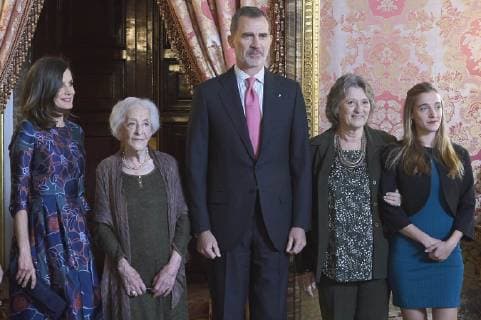 24-04-2019 Madrid Queen Letizia and King Felipe and Ida Vitale pose before an official lunch for Miguel de Cervantes 2019 award at the Royal palace in Madrid. No Spain  Copyright: xPPE xTHORTONx