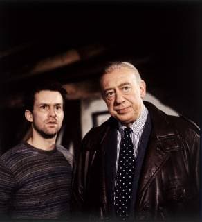 DERRICK Verlorene Würde Deutschland 1991 Theodor Grädler Szene mit ULRICH MATTHES (Holger Küster) und HORST TAPPERT (Derrick) Überschrift: DERRICK Deutschland 1991 Copyright: KPA !AUFNAHMEDATUM GESCHÄTZT! UnitedArchives00642124