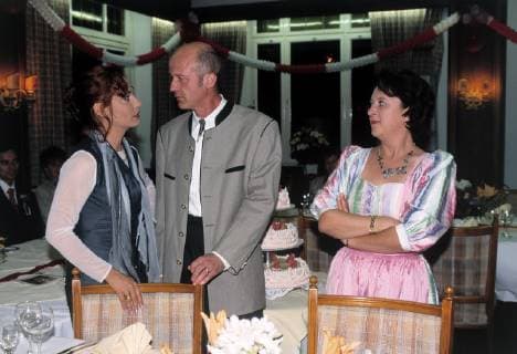 TATORT Bienzle und die blinde Wut D 1999 Hartmut Griesmayr SIMONE THOMALLA (Claudia Kranzmeier), CHRISTOF WACKERNAGEL (Hajo Schmied), MONIKA HIRSCHLE (Frau Schmied), Folge: Bienzle und die blinde Wut , 1999. C43200 Überschrift: TATORT D 1999 Copyright: KPA !AUFNAHMEDATUM GESCHÄTZT! UnitedArchives00653406