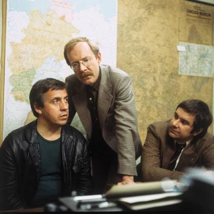 TATORT Sterne für den Orient HORST PINNOW (Jablonski), HANS PETER KORFF (Kommissar Behnke), GERD BALTUS (Kriminal-Assistent Schuhmacher), Sendung vom 24.10.1980 Grimm970 Überschrift: TATORT Copyright: KPA !AUFNAHMEDATUM GESCHÄTZT! UnitedArchives00660264